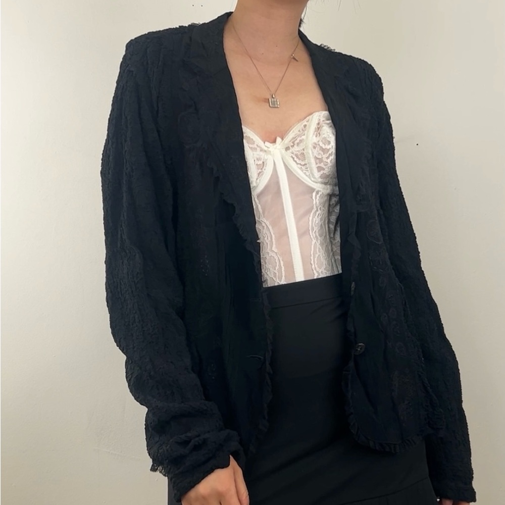 Vintage Chico’s Black Crinkled Rayon Blazer with embroidery and lace trim